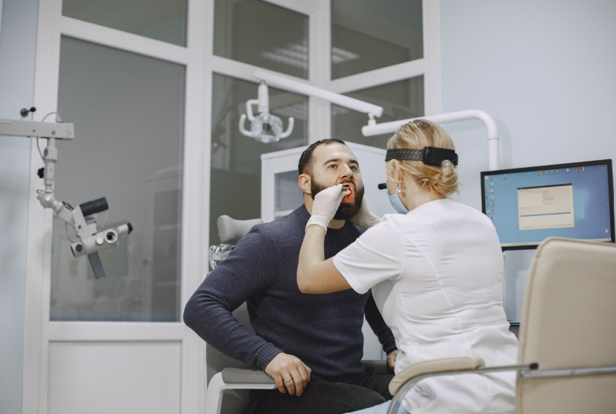 When Dental Emergency Knocks: Should You Call Your Dentist
